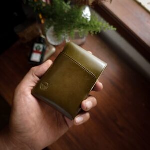 GILI BAY - SLIMWALLET SHELL CORDOVAN